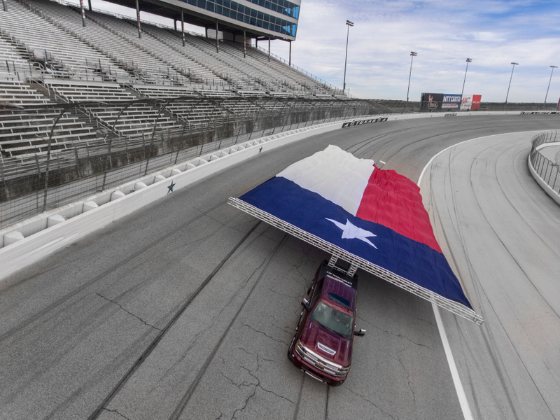Illustration for article titled Chevy Tows Gigantic Texas Flag With Truck, Also Sets World Record With Other Flag